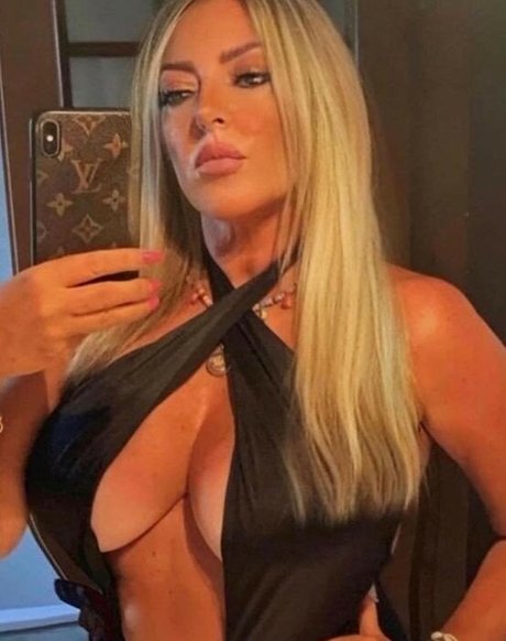 Flaviana Basta mannequin photos