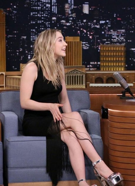 Saoirse Ronan étoile magnifique galeries