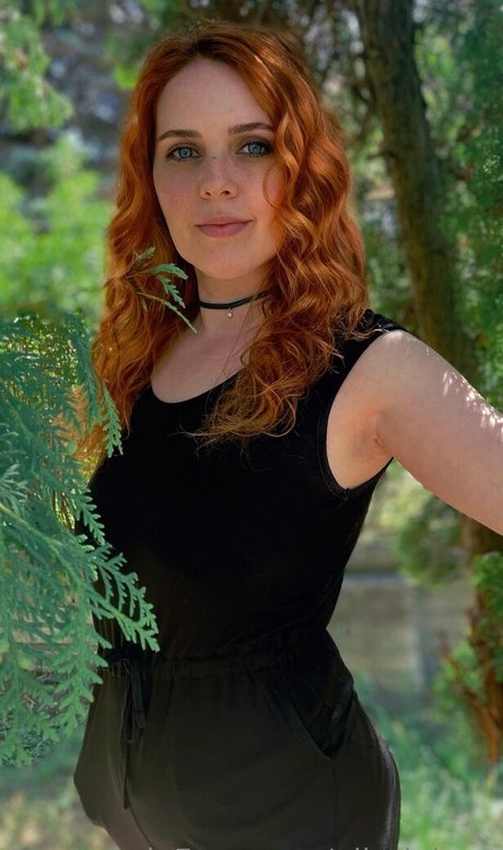 ellariabast modèle adulte image