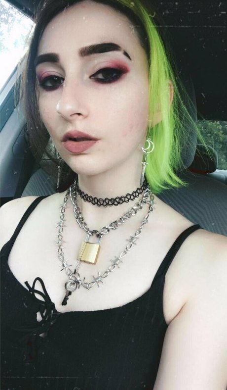 deviouslilwolf modèle parfait img