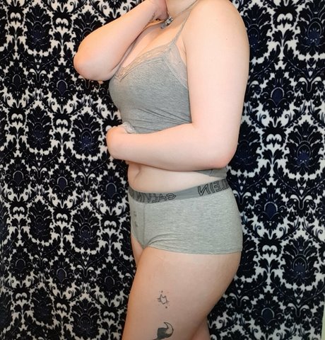 lunar ashe modèle adulte archive