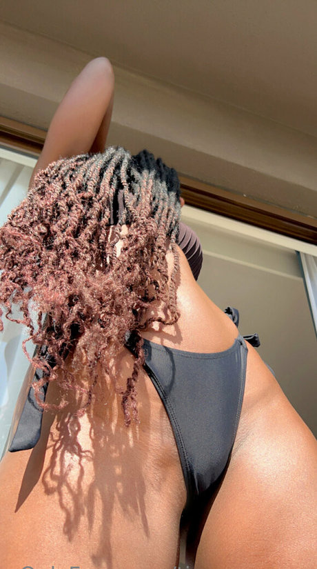 timasavagex actrice chaude photo