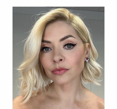 Holly Willoughby nus star du porno des photos