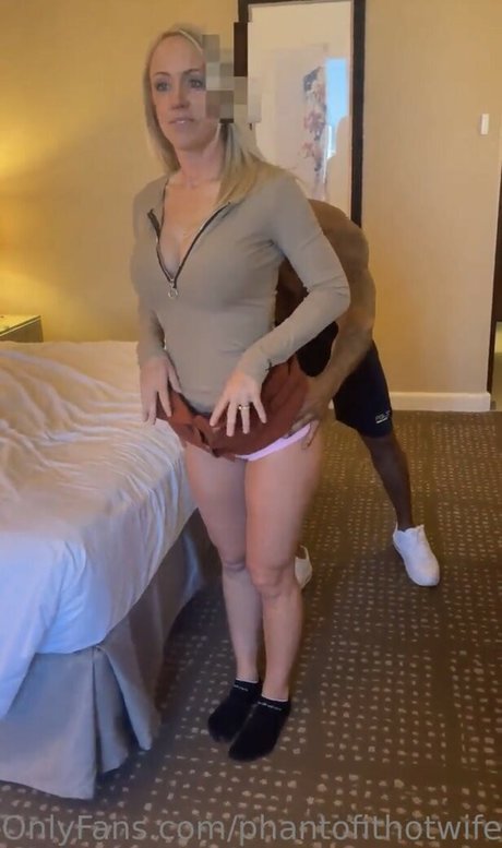 PhantomHotwife actrice nue galeries