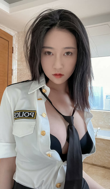 fans asiatiques de findom uniquement assez érotique image