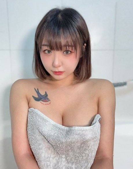 Cardi gk art de star du porno photo