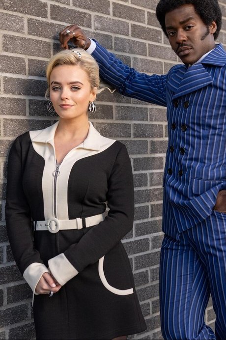 Amelia Eve Gibson modèle adulte img