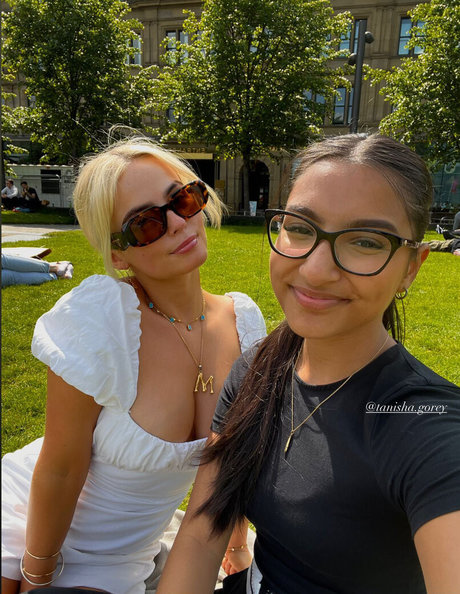 blonde en forme onlyfans plutôt sexy photos