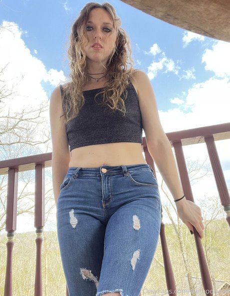 trio à la piscine onlyfans des nus sympas photos