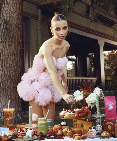 Emma Chamberlain sexe star du porno collection