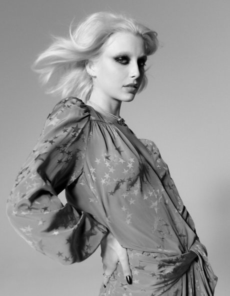 Emma Chamberlain star du porno en haute qualité images