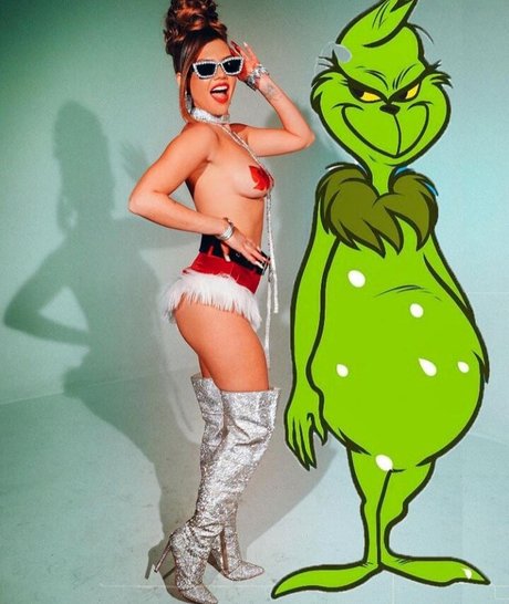 rousse aux gros seins onlyfans joli des photos