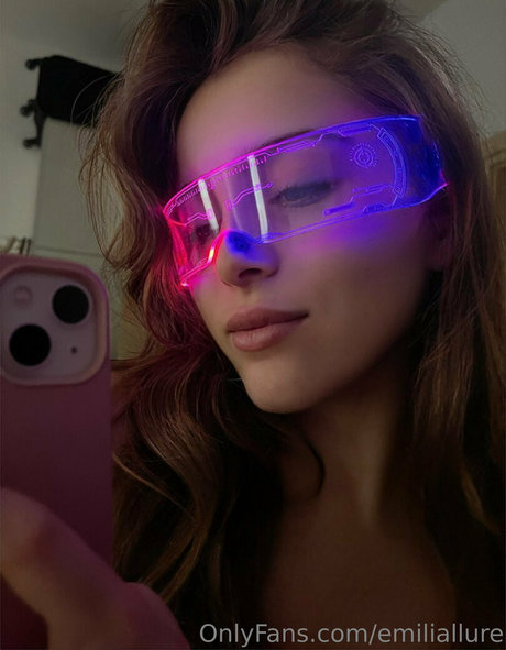 Emiliallure nus de stars du porno archive