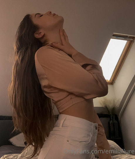 Emiliallure actrice nue image