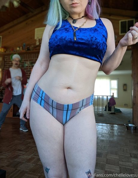 chellelovesu actrice érotique des photos