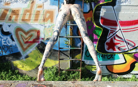 babyskeleton actrice adulte img