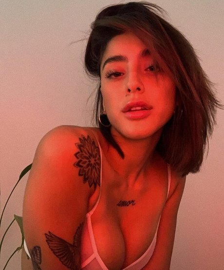 Belenegri modèle érotique archive