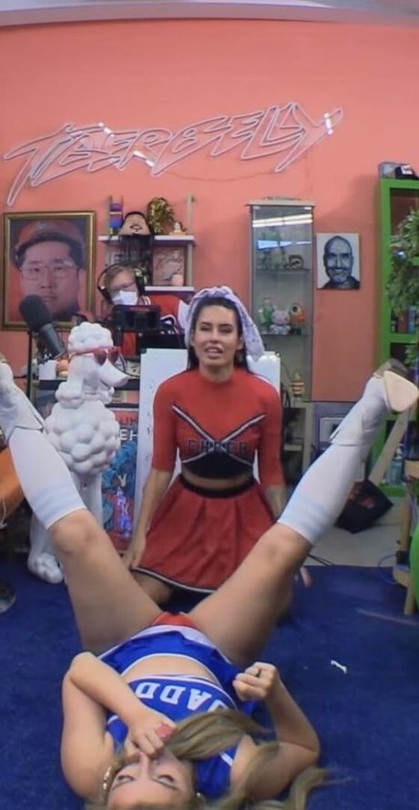 Annie Lederman star du porno gratuit image