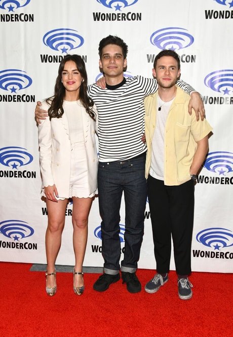 Elizabeth Henstridge star du porno adulte images