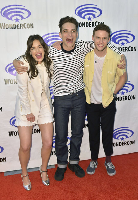 Elizabeth Henstridge étoile exclusive images