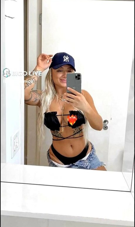 TRImonica actrice porno galerie