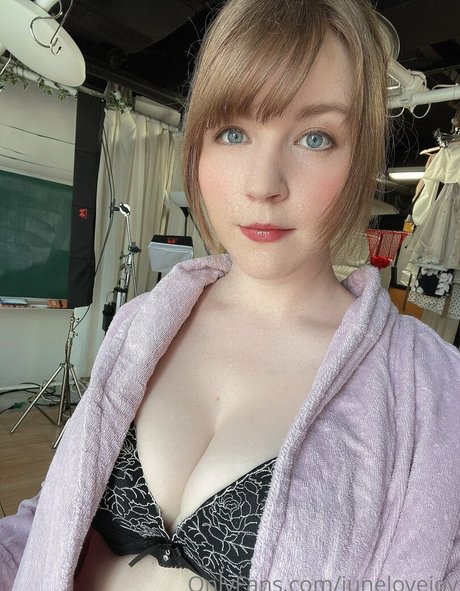 junelovejoy actrice érotique photo