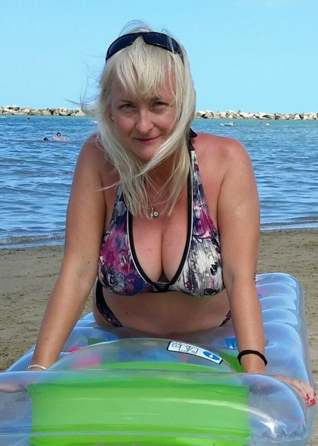 monicutex2 modèle de haute qualité image