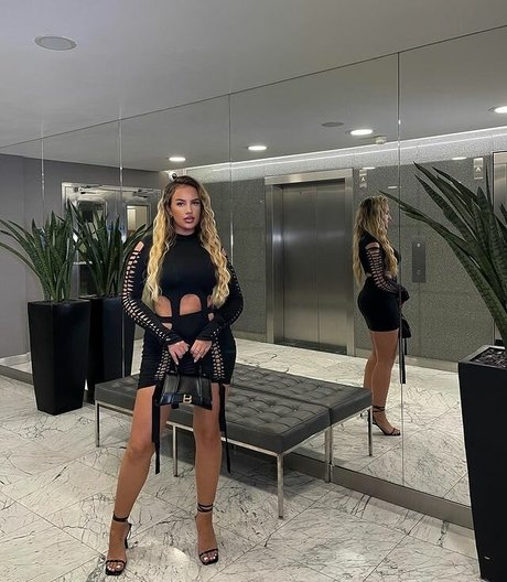 LAURA GOLD modèle porno photos