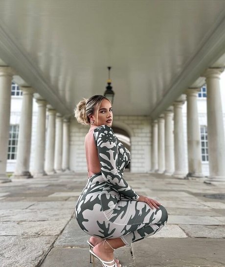 LAURA GOLD étoile hd des photos