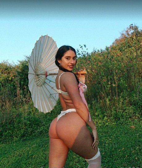 naughtynadia888 étoile érotique des photos