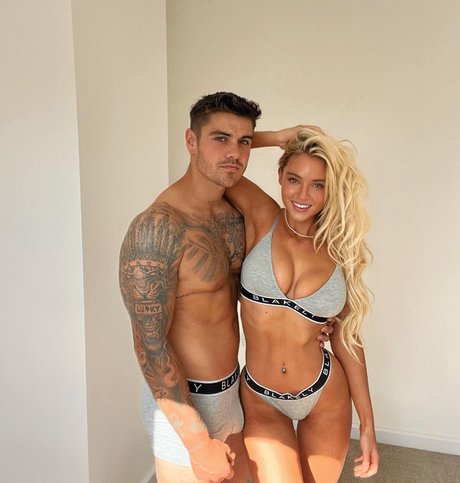 gros seins branlette espagnole onlyfans pornographique érotique images