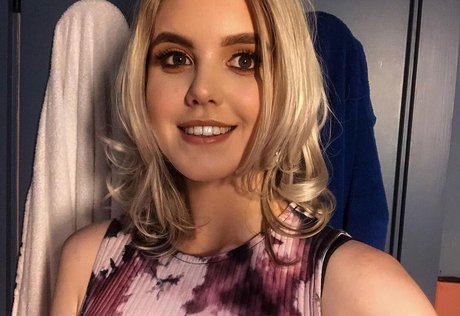 HoxieLoxie actrice pornographique galerie