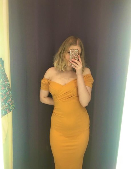 HoxieLoxie modèle pornographique image