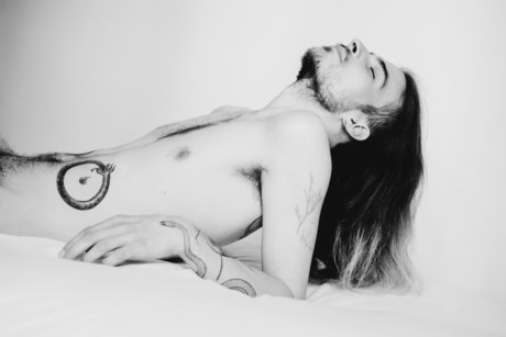 NyxTM modèle joli image