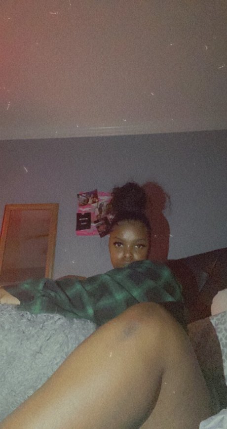 Niyahhh étoile nue img