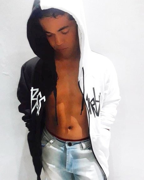 Peque oCojudo actrice sexy galeries