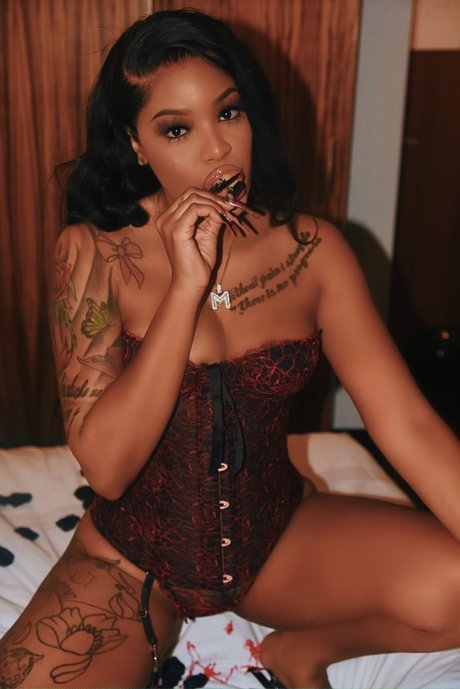 Demon_ star du porno chaude des photos