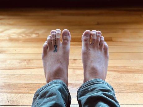 Cutonthedottedline modèle xxx des photos