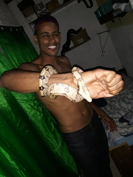 Enzo Pitanga beau modèle galeries