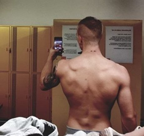 Only Raver modèle chaud photos