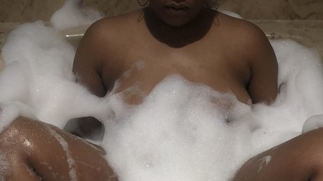 Poppi modèle porno img