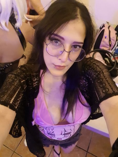 femme nue onlyfans sympa érotique photo