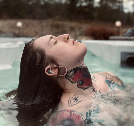 Radical Reb trans valkyrie modèle xxx galeries