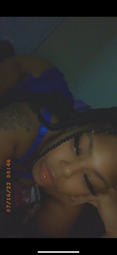 QueenieKatt star du porno nue photos