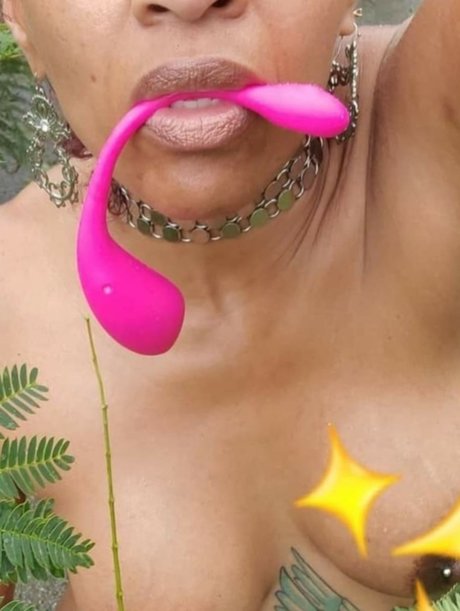 Euphoria Karma étoile sexy photos