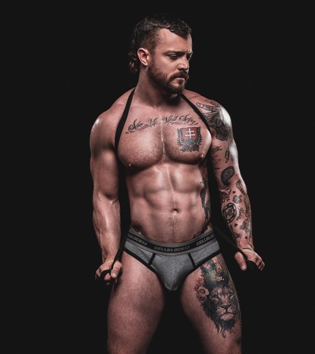 Callum Colbey étoile xxx galerie