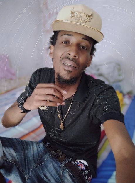 Puggi Mega Divo xxx étoile galerie