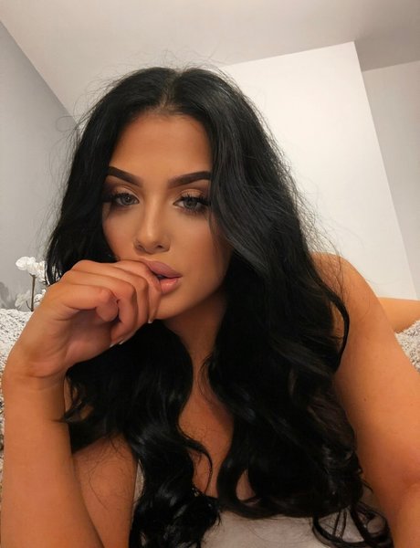 FREE TEASE ROO joli modèle photos