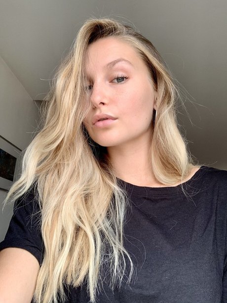 _Rhude Girl modèle adulte image