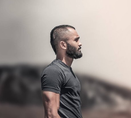 Ravi Rajapaksha modèle joli des photos